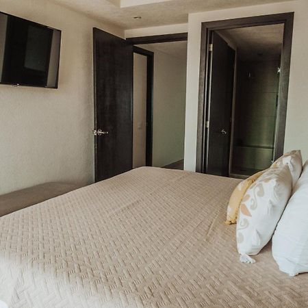 Grand Venetian Beachfront Condos بويرتو فالارتا المظهر الخارجي الصورة