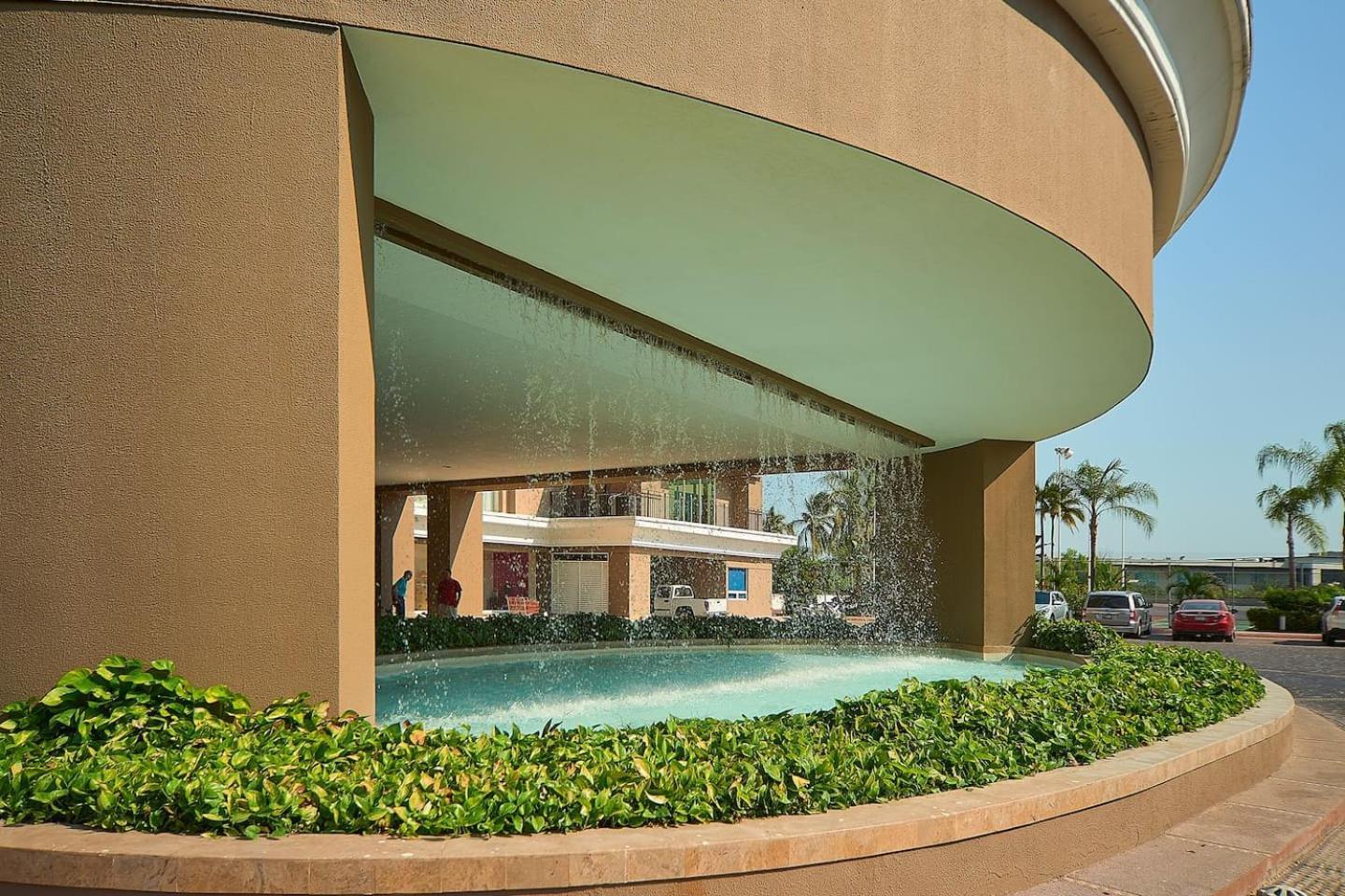 Grand Venetian Beachfront Condos بويرتو فالارتا المظهر الخارجي الصورة
