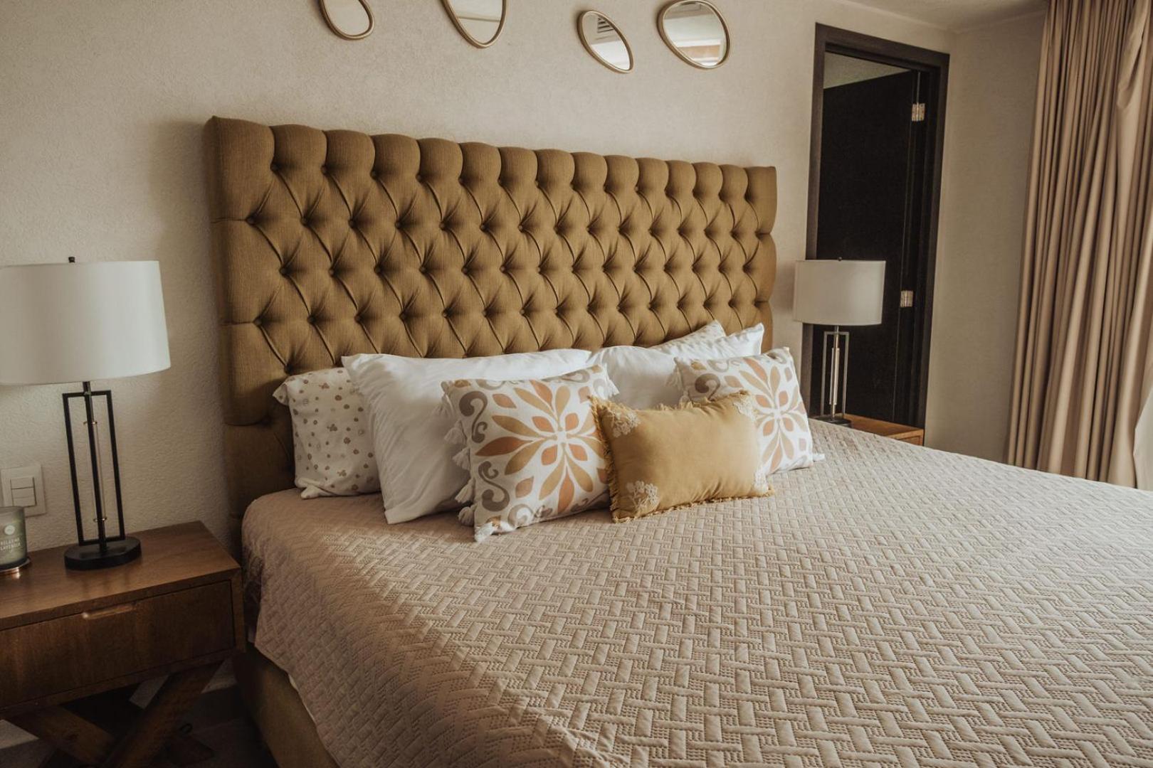 Grand Venetian Beachfront Condos بويرتو فالارتا المظهر الخارجي الصورة
