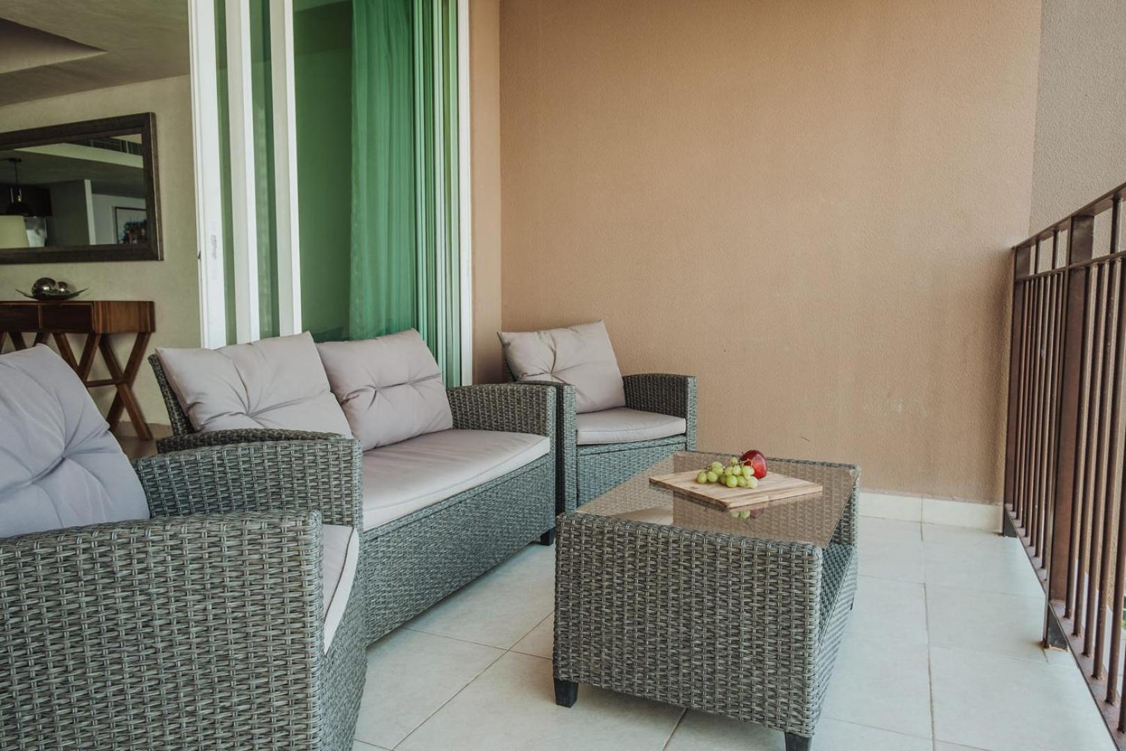 Grand Venetian Beachfront Condos بويرتو فالارتا المظهر الخارجي الصورة