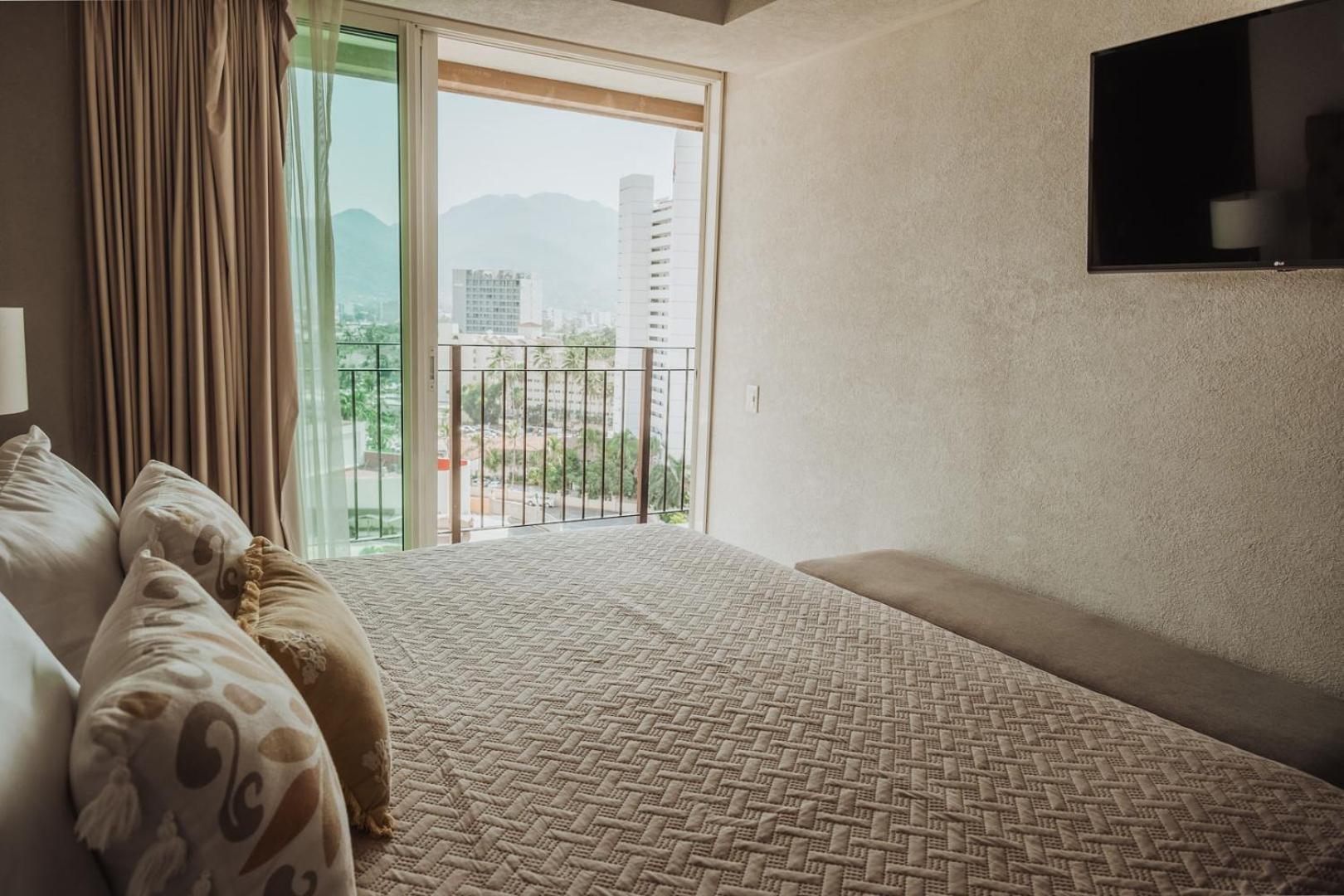 Grand Venetian Beachfront Condos بويرتو فالارتا المظهر الخارجي الصورة