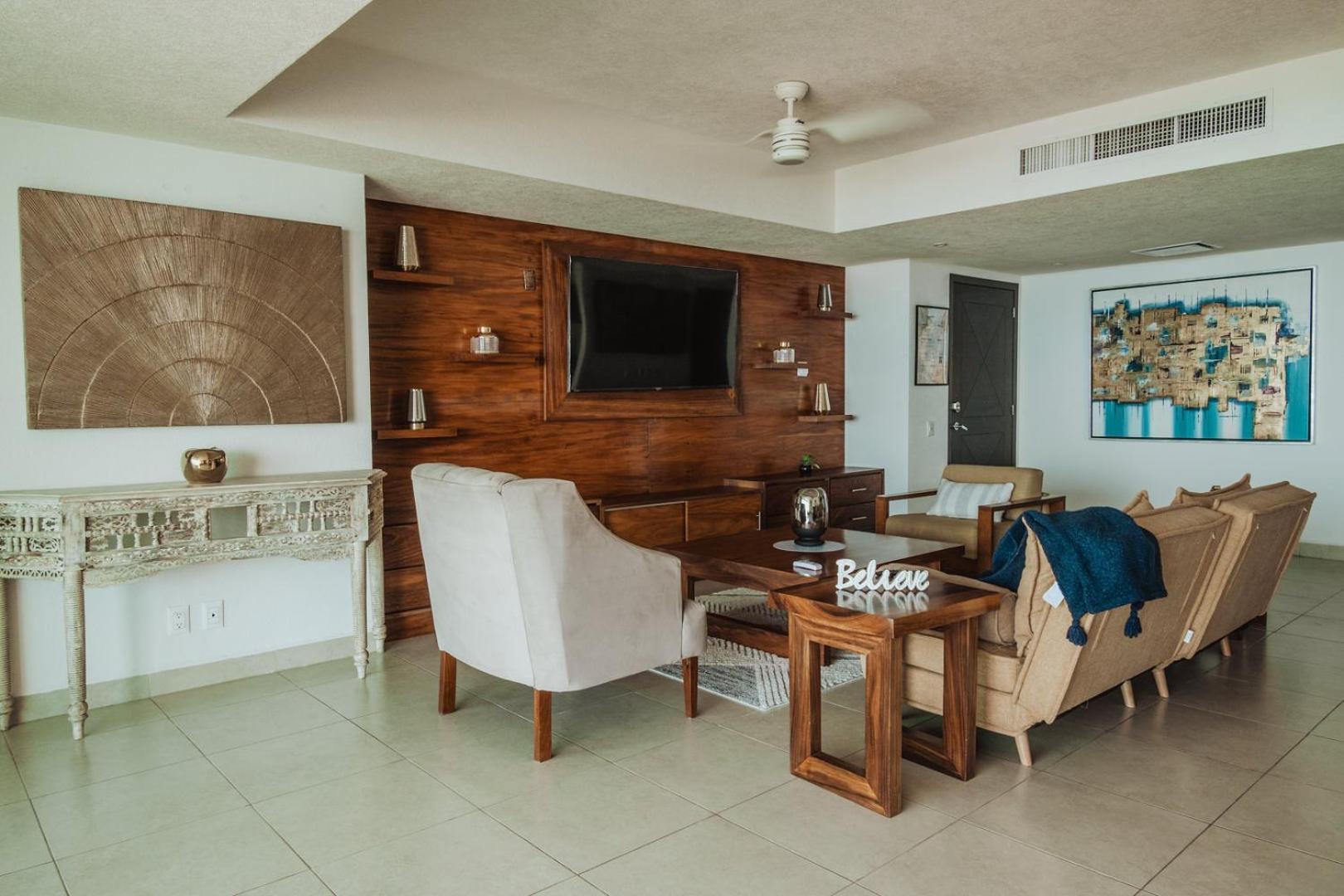Grand Venetian Beachfront Condos بويرتو فالارتا المظهر الخارجي الصورة