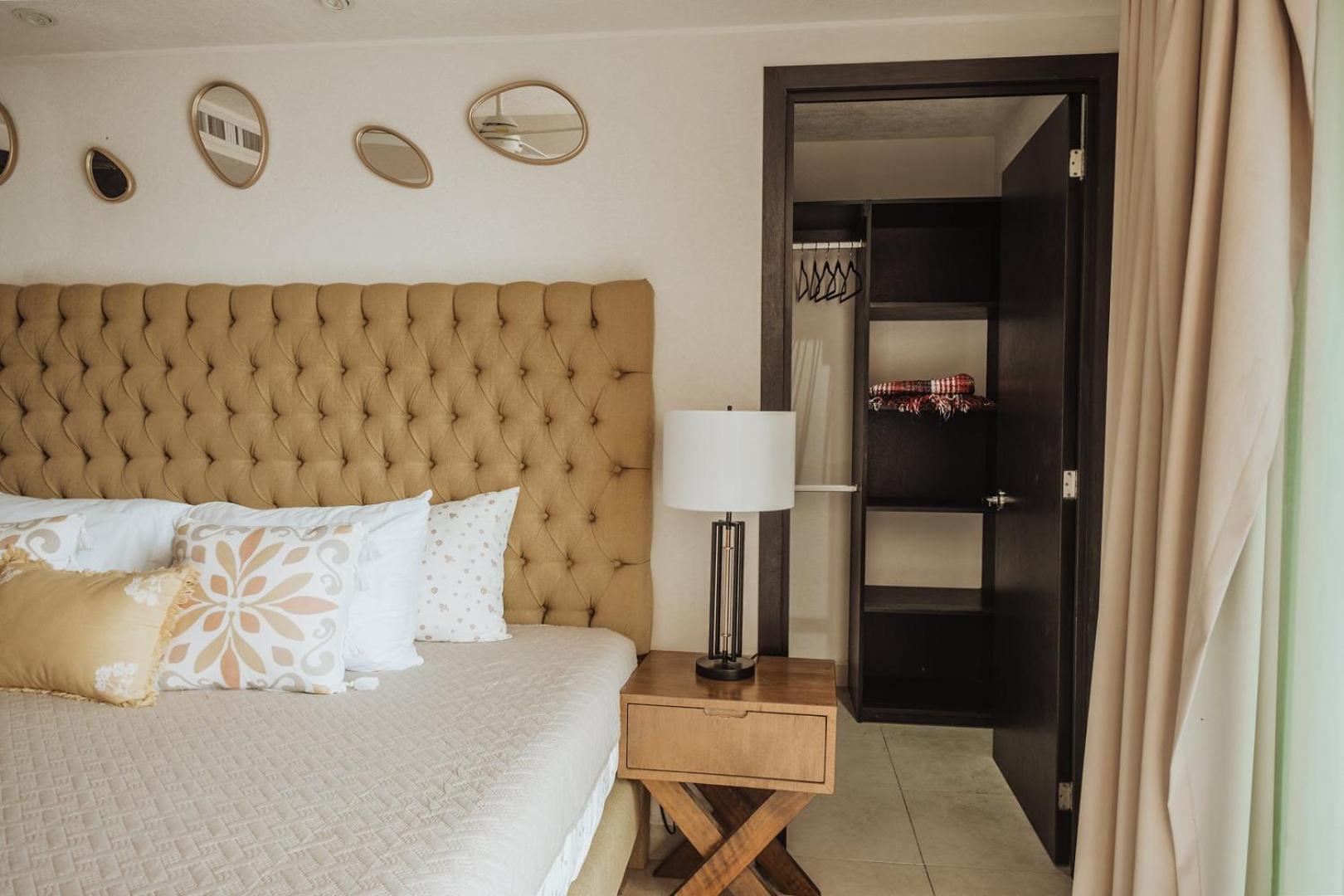 Grand Venetian Beachfront Condos بويرتو فالارتا المظهر الخارجي الصورة