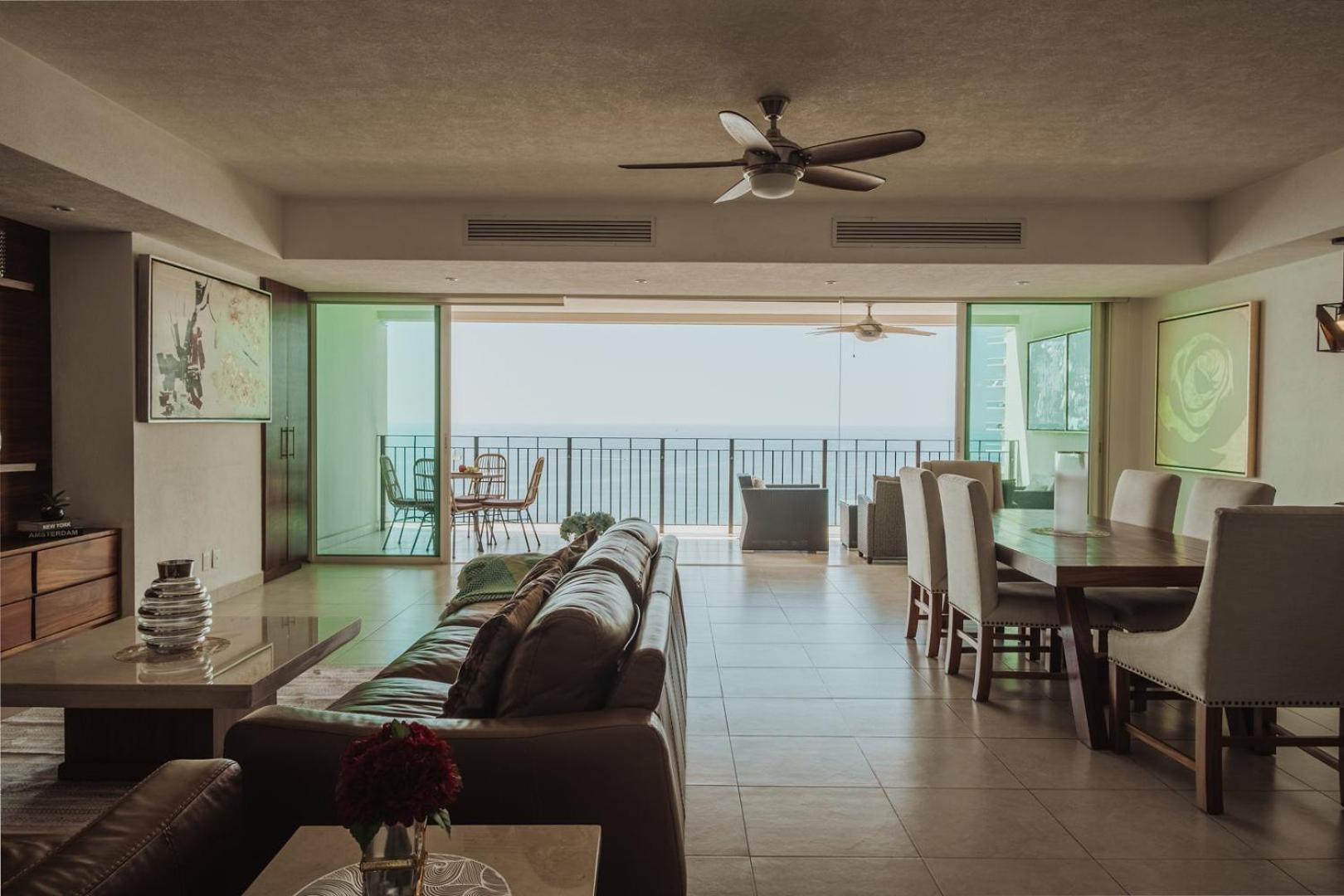 Grand Venetian Beachfront Condos بويرتو فالارتا المظهر الخارجي الصورة