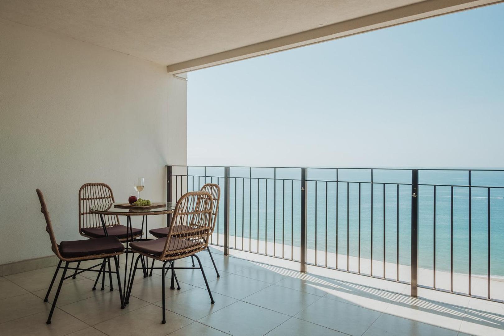 Grand Venetian Beachfront Condos بويرتو فالارتا المظهر الخارجي الصورة