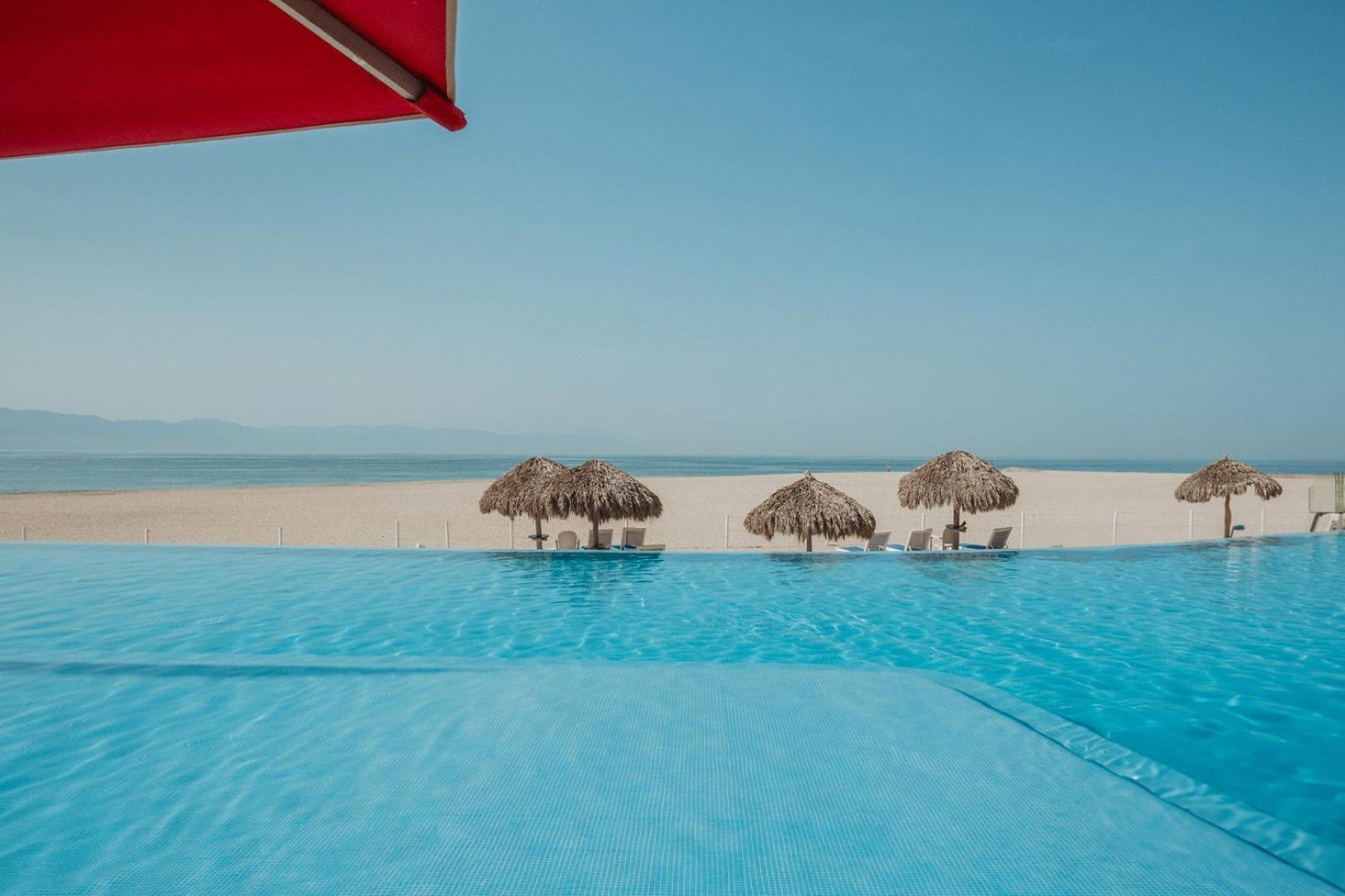 Grand Venetian Beachfront Condos بويرتو فالارتا المظهر الخارجي الصورة