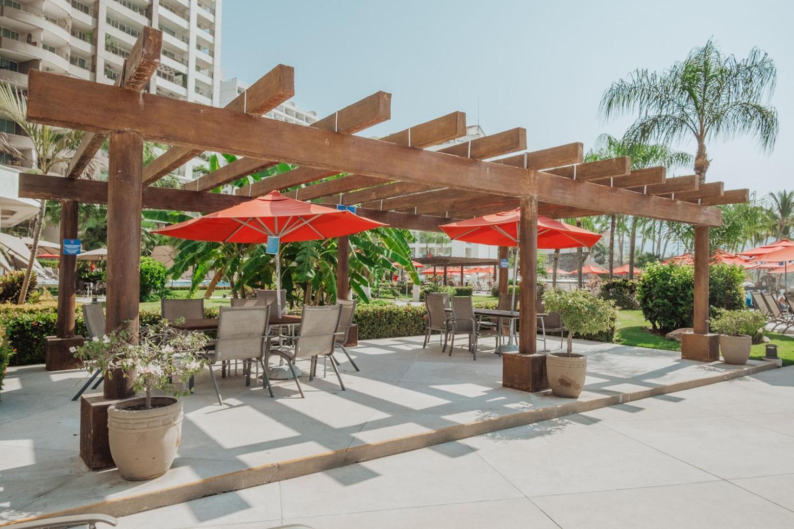 Grand Venetian Beachfront Condos بويرتو فالارتا المظهر الخارجي الصورة