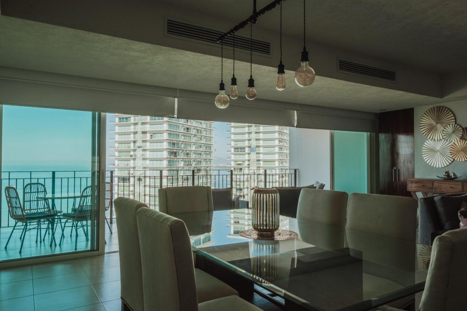 Grand Venetian Beachfront Condos بويرتو فالارتا المظهر الخارجي الصورة