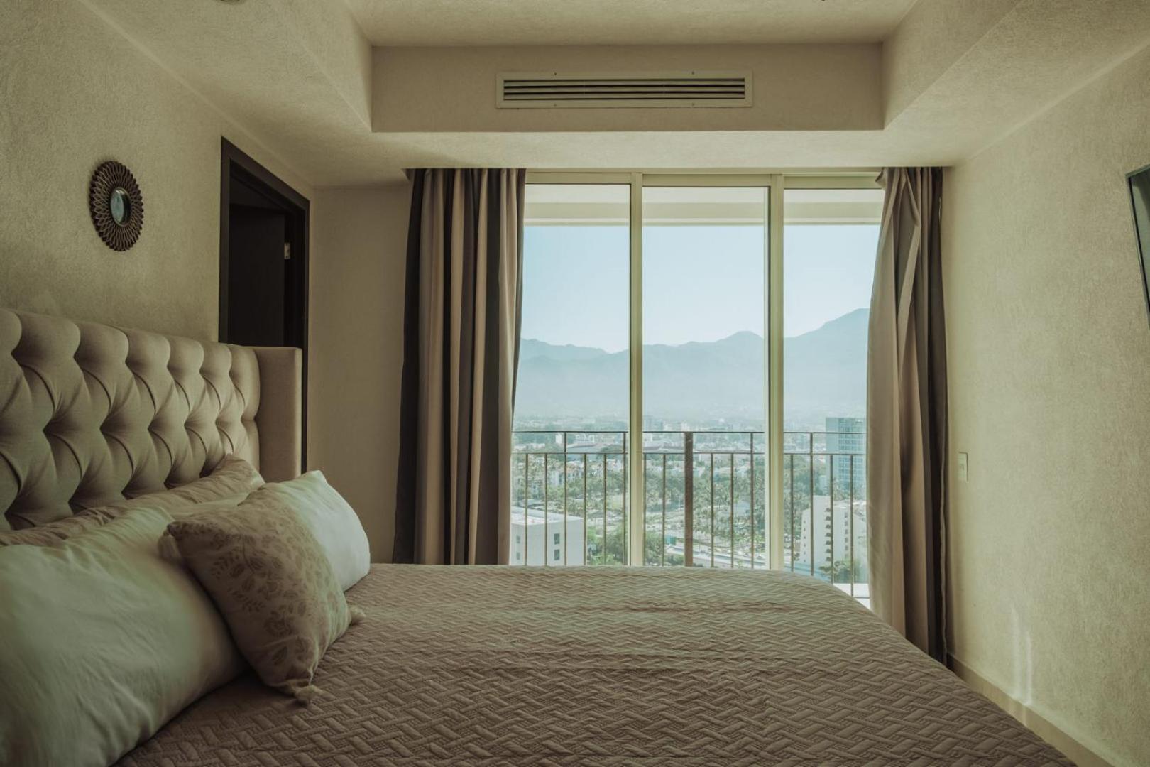 Grand Venetian Beachfront Condos بويرتو فالارتا المظهر الخارجي الصورة