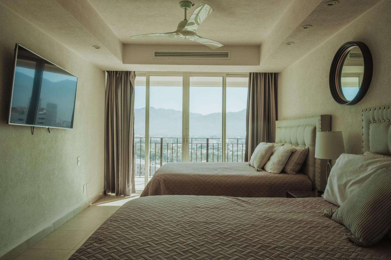 Grand Venetian Beachfront Condos بويرتو فالارتا المظهر الخارجي الصورة