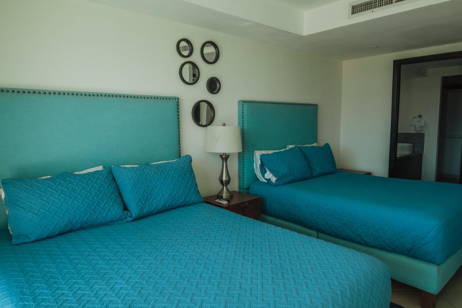 Grand Venetian Beachfront Condos بويرتو فالارتا المظهر الخارجي الصورة