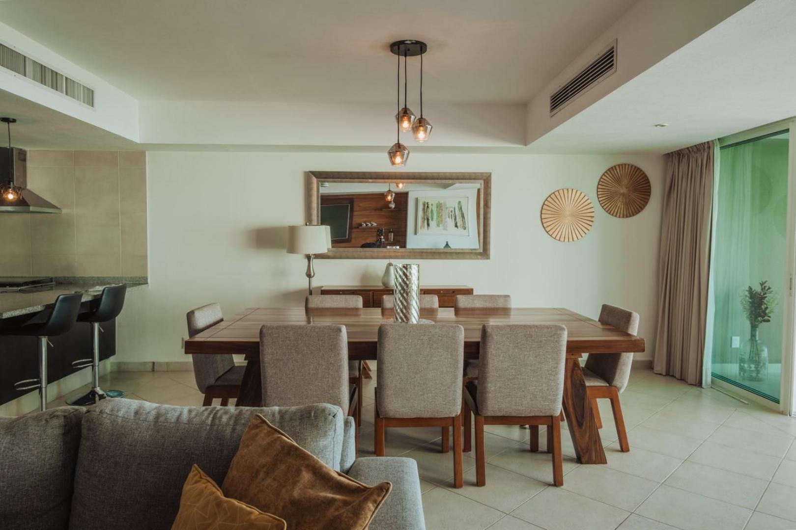 Grand Venetian Beachfront Condos بويرتو فالارتا المظهر الخارجي الصورة