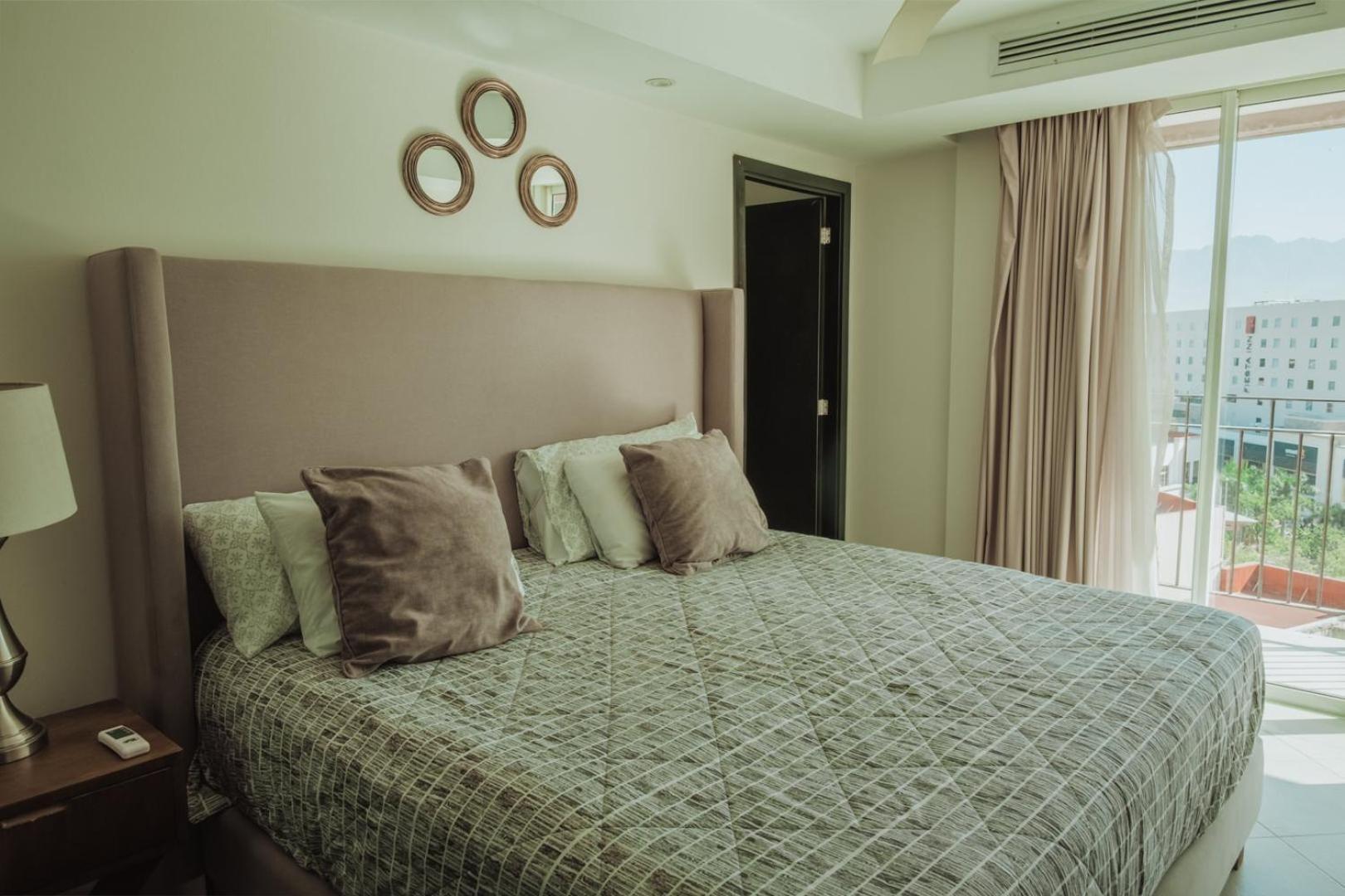 Grand Venetian Beachfront Condos بويرتو فالارتا المظهر الخارجي الصورة